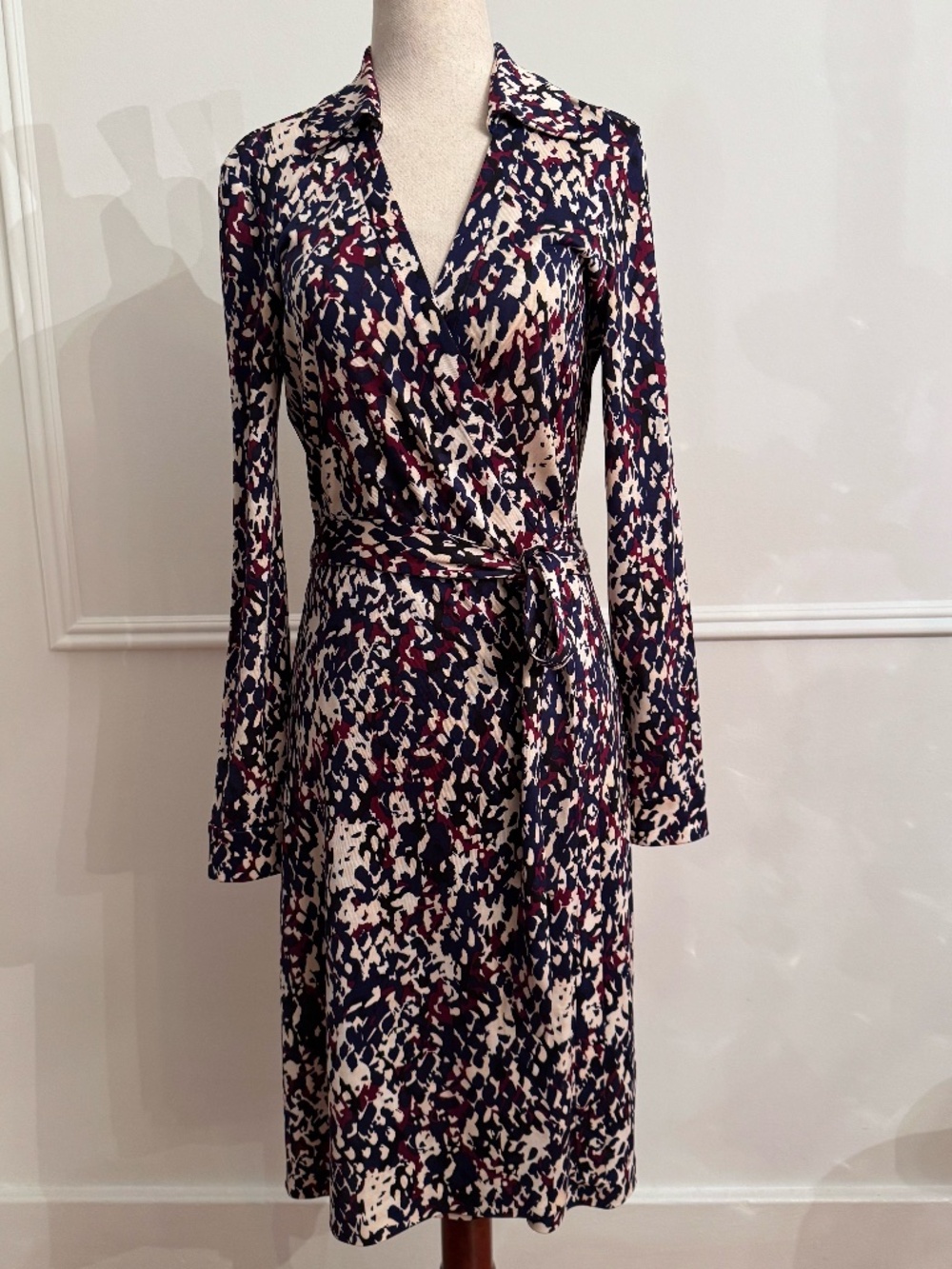 Diane von Furstenberg Silk Jersey Wrap Dress Collar Long Sleeve Navy Burgundy 8